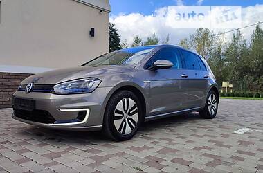 Хетчбек Volkswagen e-Golf 2015 в Чернівцях