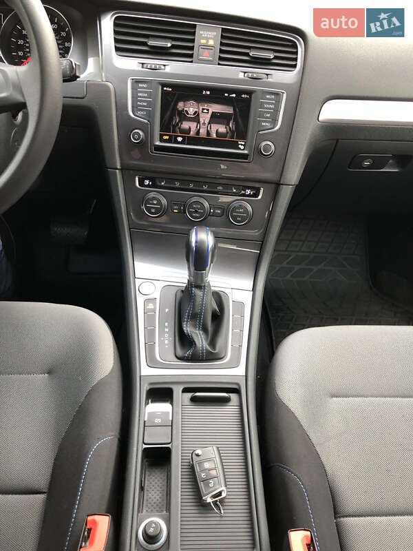 Хэтчбек Volkswagen e-Golf 2016 в Львове