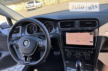 Хетчбек Volkswagen e-Golf 2017 в Львові