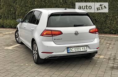 Хэтчбек Volkswagen e-Golf 2017 в 