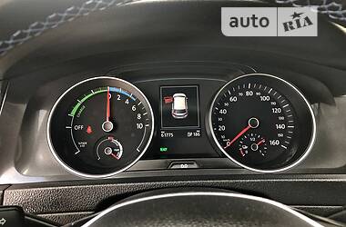 Хэтчбек Volkswagen e-Golf 2017 в 