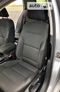 Хэтчбек Volkswagen e-Golf 2017 в 