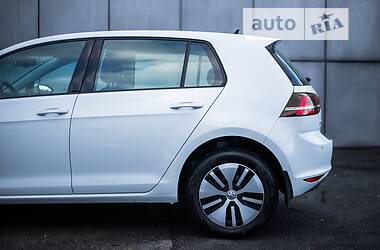 Хэтчбек Volkswagen e-Golf 2016 в 