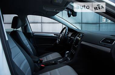 Хэтчбек Volkswagen e-Golf 2016 в 