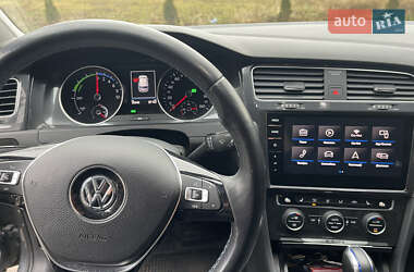 Хэтчбек Volkswagen e-Golf 2018 в 