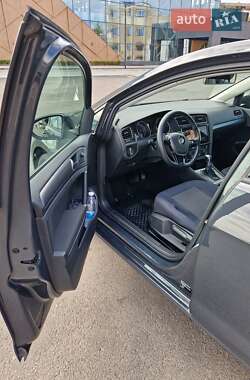 Хэтчбек Volkswagen e-Golf 2017 в 