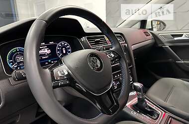 Хэтчбек Volkswagen e-Golf 2018 в 