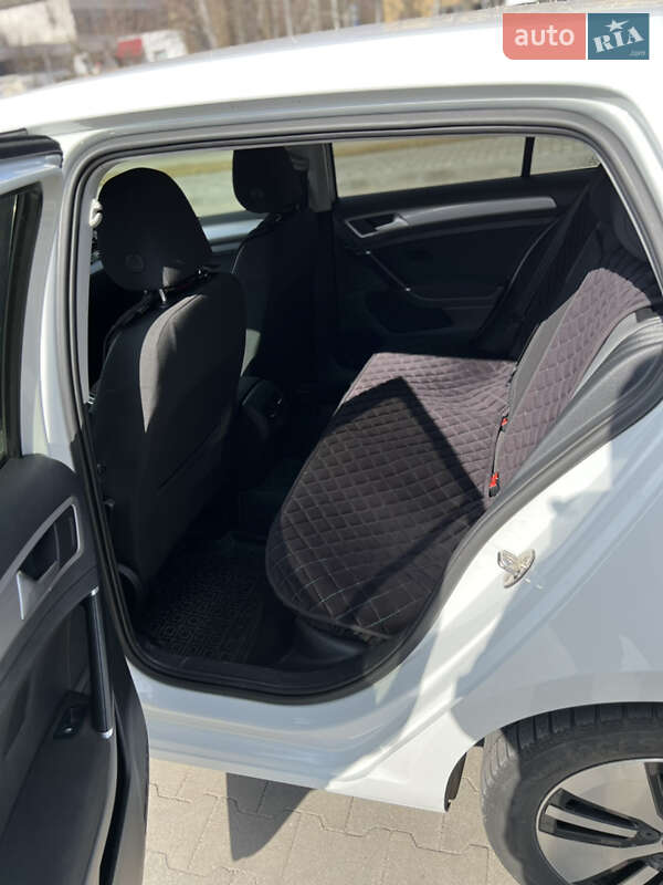 Хэтчбек Volkswagen e-Golf 2016 в Белой Церкви