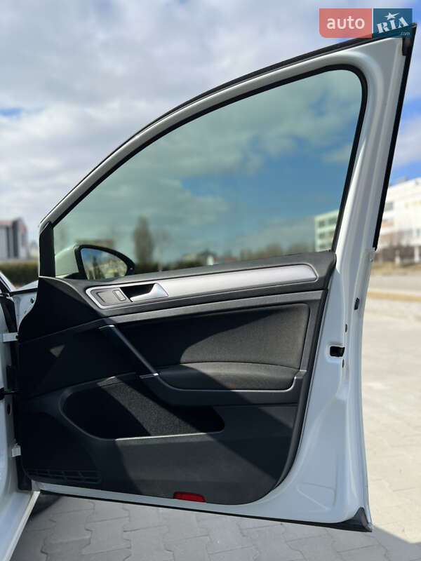 Хэтчбек Volkswagen e-Golf 2016 в Белой Церкви