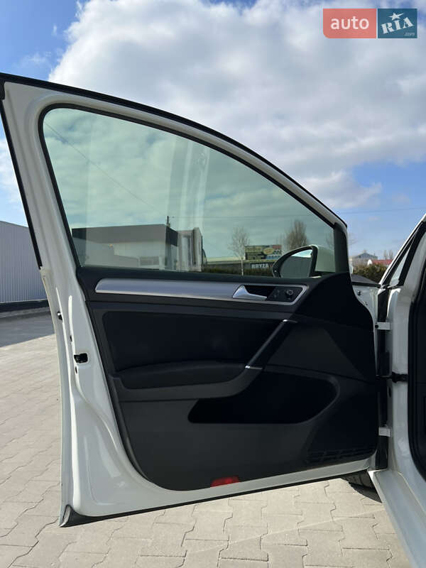 Хэтчбек Volkswagen e-Golf 2016 в Белой Церкви