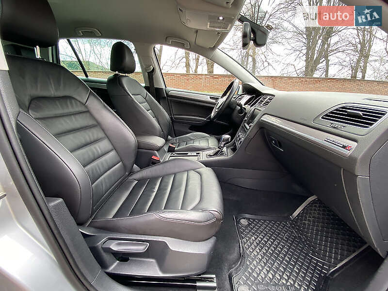 Хетчбек Volkswagen e-Golf 2015 в Хмельницькому