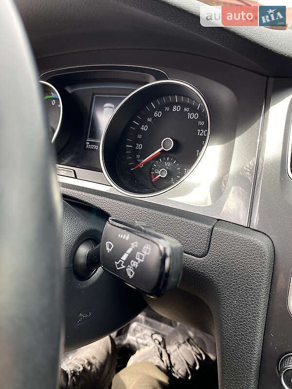 Хетчбек Volkswagen e-Golf 2015 в Хмельницькому