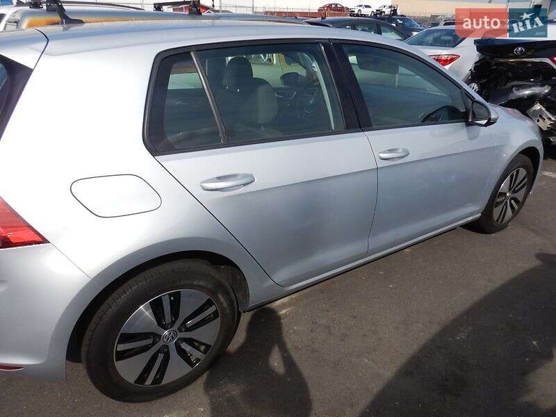 Хэтчбек Volkswagen e-Golf 2015 в Краснокутске