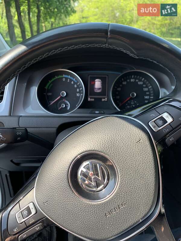 Хетчбек Volkswagen e-Golf 2014 в Ужгороді