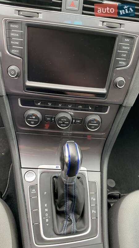 Хетчбек Volkswagen e-Golf 2014 в Ужгороді