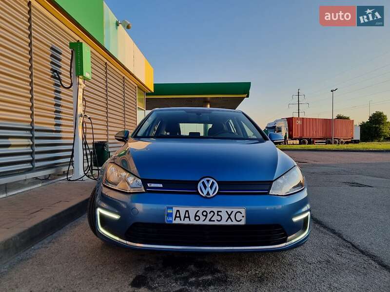 Хетчбек Volkswagen e-Golf 2016 в Києві