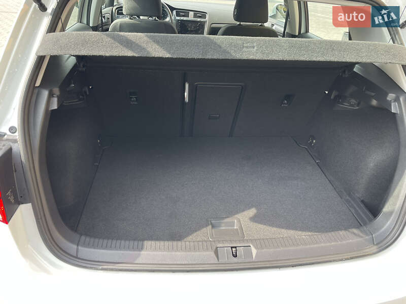 Хетчбек Volkswagen e-Golf 2020 в Дніпрі