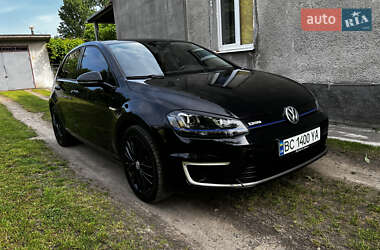 Хэтчбек Volkswagen e-Golf 2015 в 