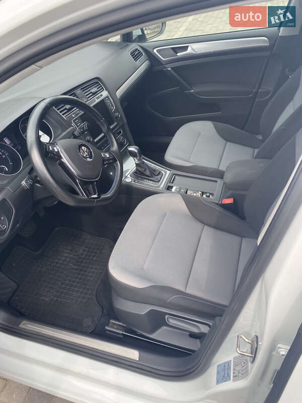 Хетчбек Volkswagen e-Golf 2014 в Дніпрі