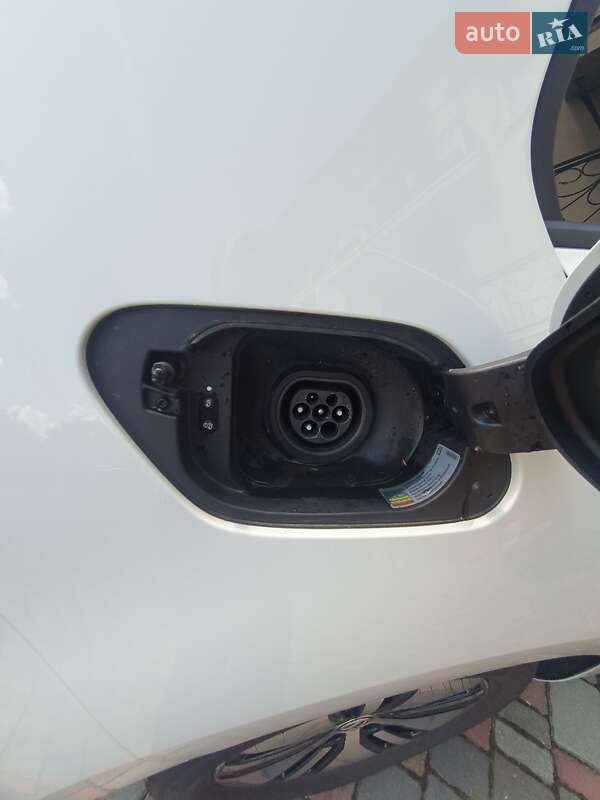 Хэтчбек Volkswagen e-Golf 2018 в Стрые фото 13 Хэтчбек Volkswagen e-Golf 2018 в Стрые