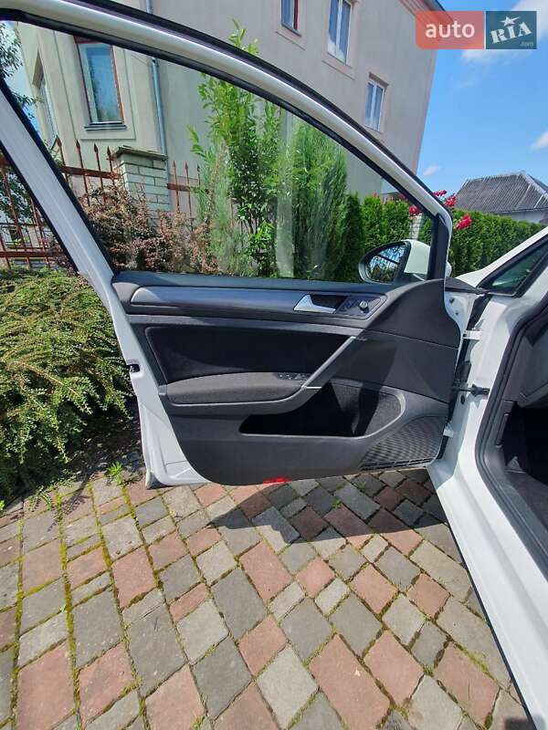 Хэтчбек Volkswagen e-Golf 2018 в Стрые фото 32 Хэтчбек Volkswagen e-Golf 2018 в Стрые