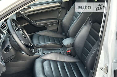 Хетчбек Volkswagen e-Golf 2016 в 