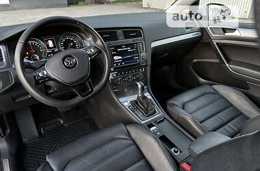 Хетчбек Volkswagen e-Golf 2016 в 