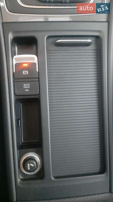 Хэтчбек Volkswagen e-Golf 2015 в Киеве