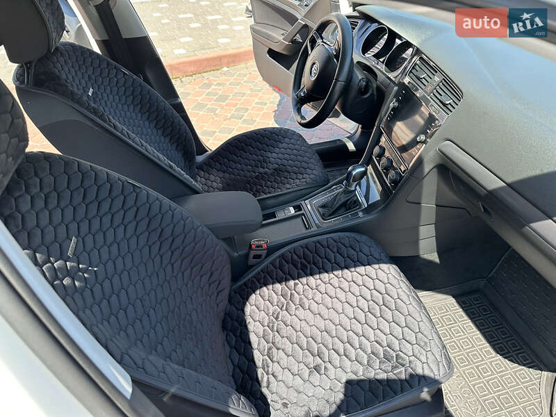 Хетчбек Volkswagen e-Golf 2017 в Івано-Франківську фото 19 Хетчбек Volkswagen e-Golf 2017 в Івано-Франківську