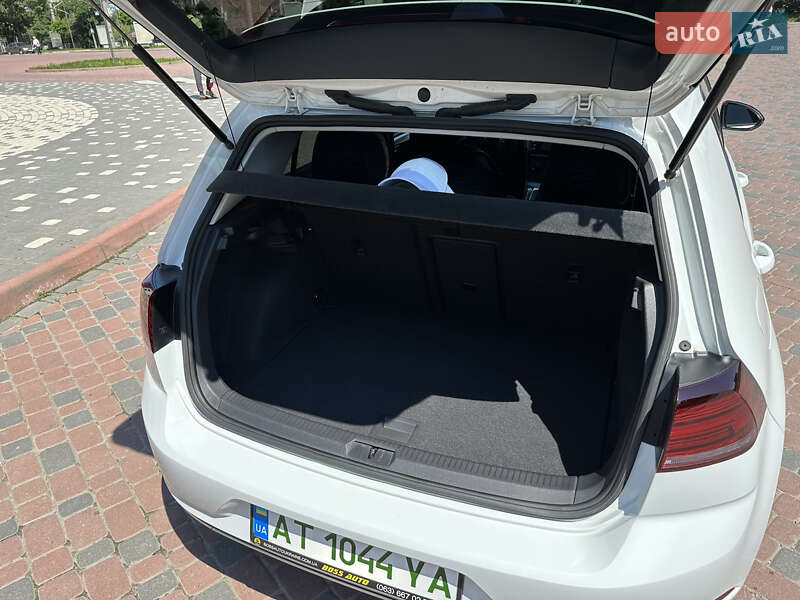 Хетчбек Volkswagen e-Golf 2017 в Івано-Франківську фото 29 Хетчбек Volkswagen e-Golf 2017 в Івано-Франківську