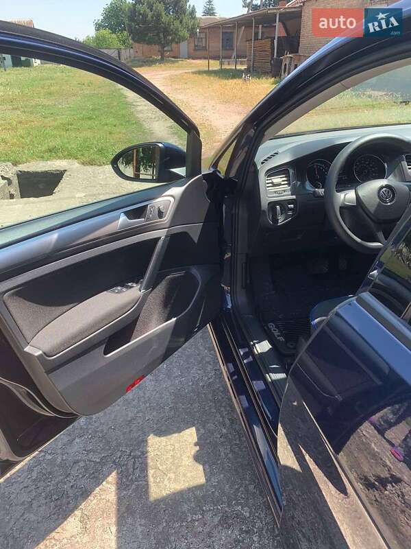 Хэтчбек Volkswagen e-Golf 2015 в Покрове