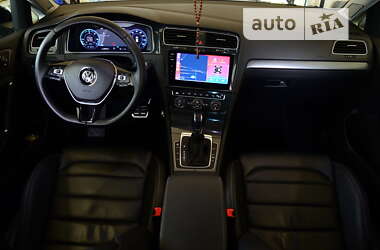 Хетчбек Volkswagen e-Golf 2018 в 