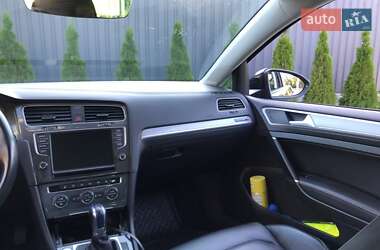 Хэтчбек Volkswagen e-Golf 2016 в 