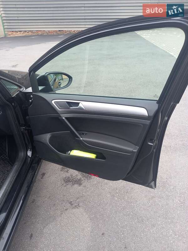 Хетчбек Volkswagen e-Golf 2016 в Вінниці