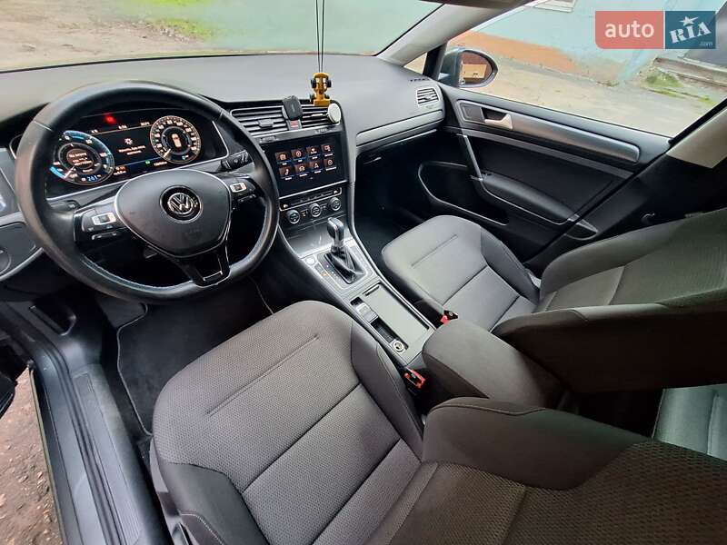 Хэтчбек Volkswagen e-Golf 2017 в Сумах