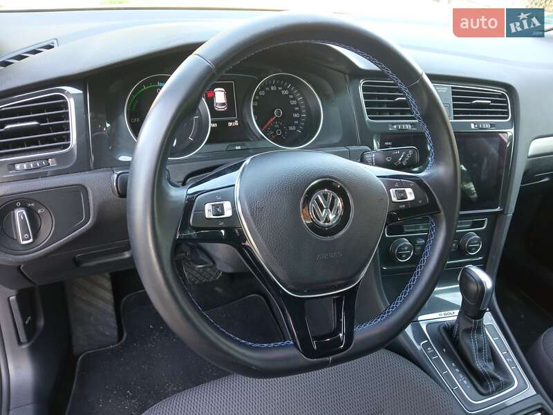 Хетчбек Volkswagen e-Golf 2020 в Чернівцях