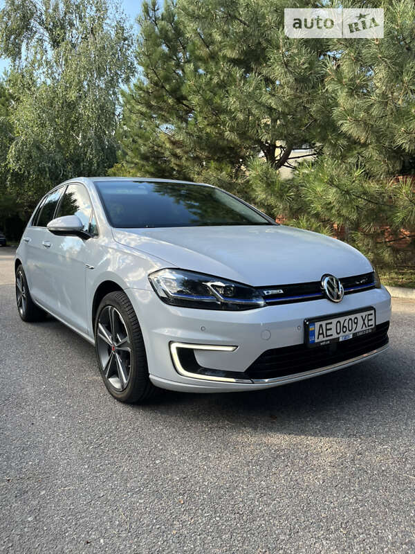 Хетчбек Volkswagen e-Golf 2017 в Дніпрі