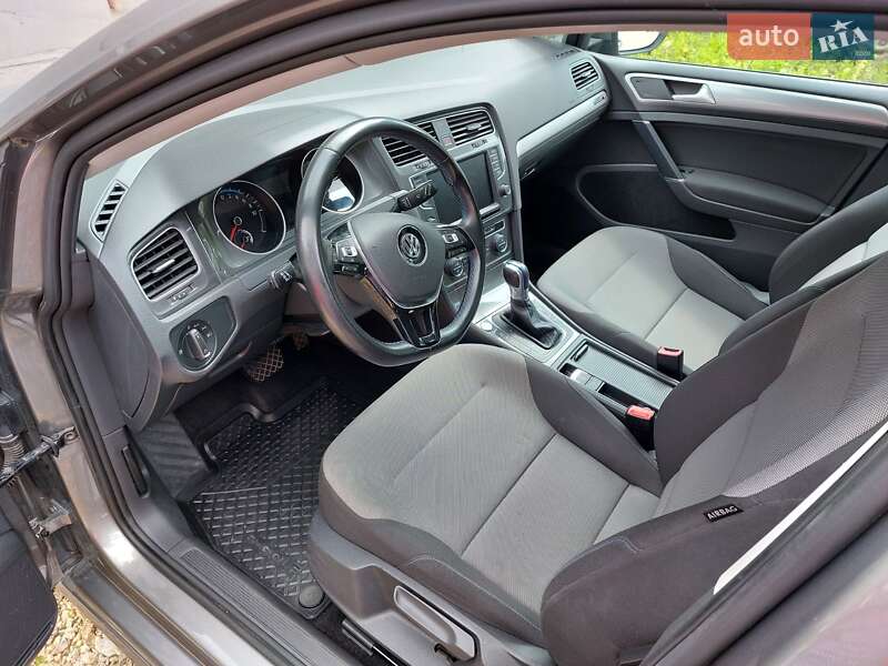 Хэтчбек Volkswagen e-Golf 2016 в Тернополе