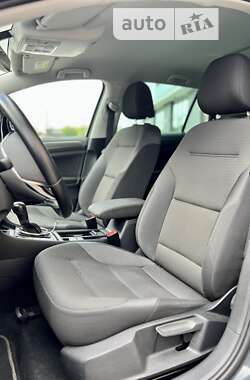 Хэтчбек Volkswagen e-Golf 2020 в 