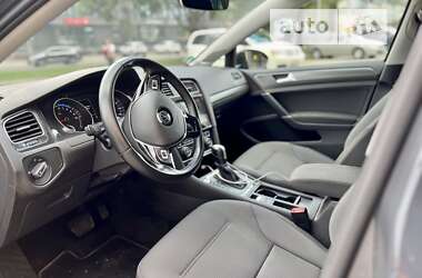 Хэтчбек Volkswagen e-Golf 2020 в 