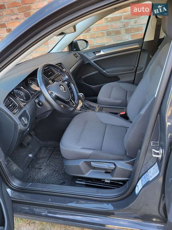 Хетчбек Volkswagen e-Golf 2019 в Житомирі