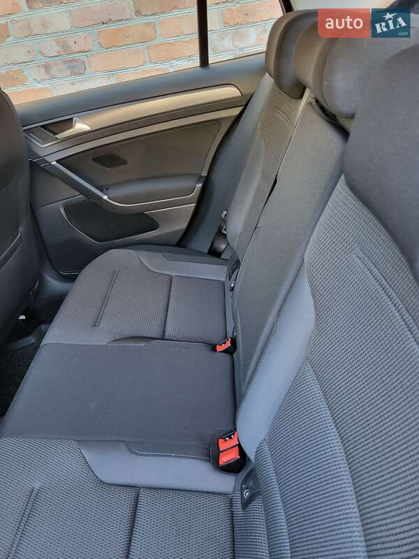 Хетчбек Volkswagen e-Golf 2019 в Житомирі