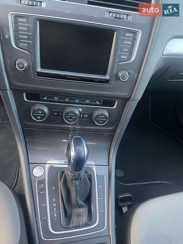 Хетчбек Volkswagen e-Golf 2016 в Чернівцях фото 8 Хетчбек Volkswagen e-Golf 2016 в Чернівцях