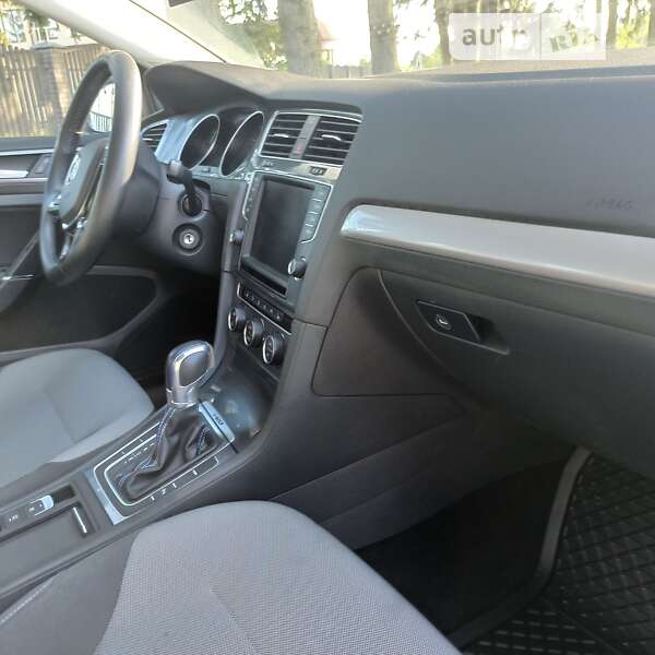 Хетчбек Volkswagen e-Golf 2015 в Старокостянтинові фото 44 Хетчбек Volkswagen e-Golf 2015 в Старокостянтинові