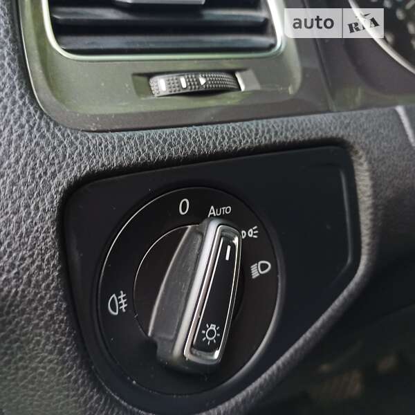 Хетчбек Volkswagen e-Golf 2015 в Старокостянтинові фото 50 Хетчбек Volkswagen e-Golf 2015 в Старокостянтинові