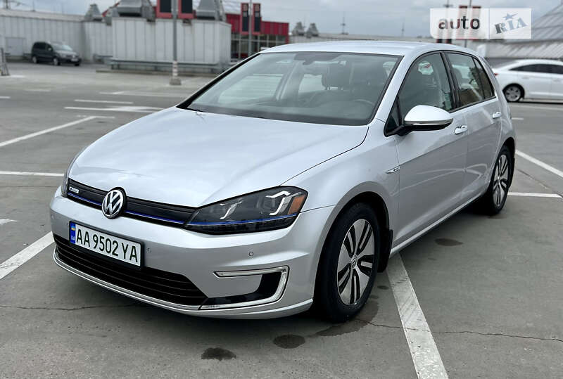 Хетчбек Volkswagen e-Golf 2015 в Києві