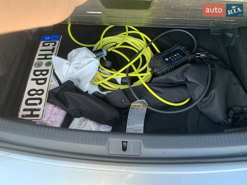 Хетчбек Volkswagen e-Golf 2020 в Хмельницькому фото 26 Хетчбек Volkswagen e-Golf 2020 в Хмельницькому