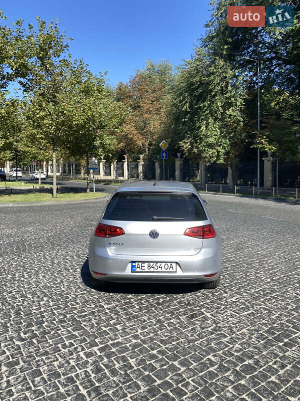 Хетчбек Volkswagen e-Golf 2014 в Дніпрі