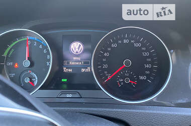 Хэтчбек Volkswagen e-Golf 2018 в 