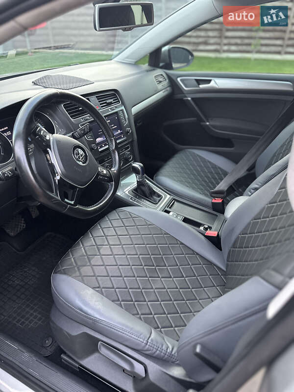 Хетчбек Volkswagen e-Golf 2014 в Луцьку